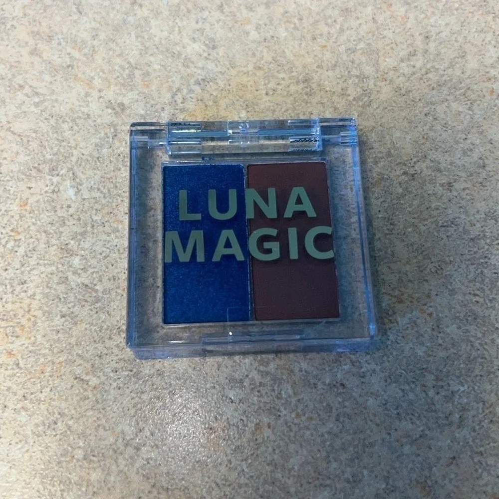 Luna Magic Eyeshadow Duo Blue Shimmer‎ and Matte Brown Compact Palette